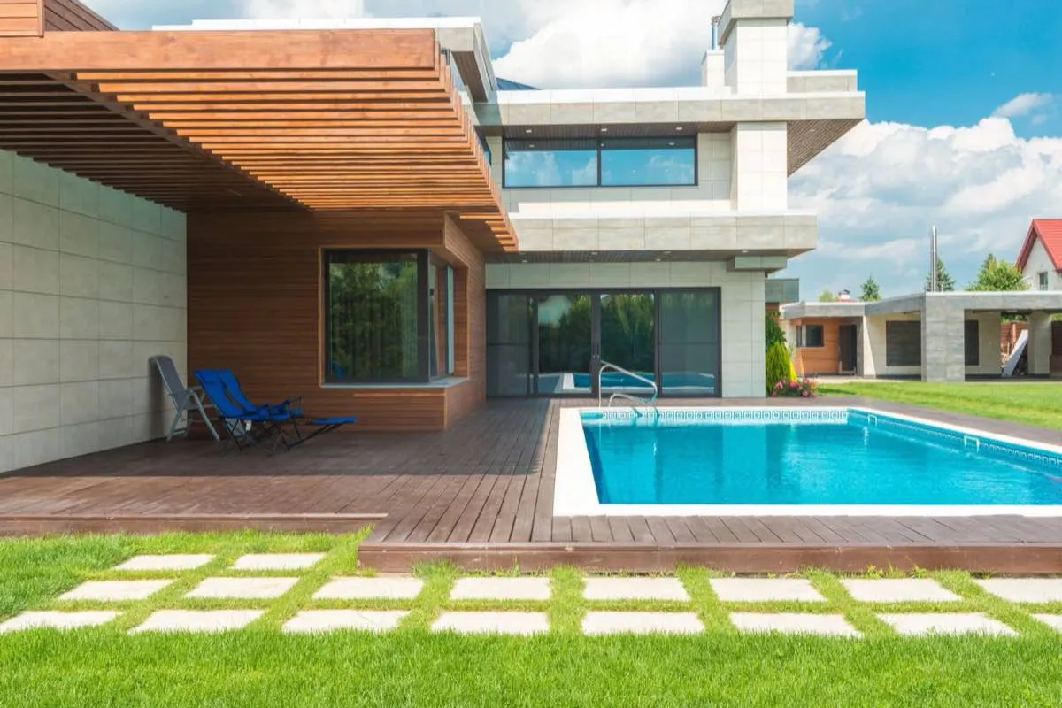 Inground fiberglass and gunite swimming pools in Santa Clarita, CA