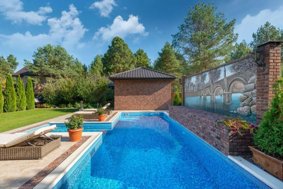 Clean, well-maintained saltwater pool in Santa Clarita, CA on a sunny afternoon